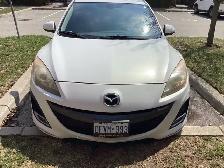 2011 Mazda 3 Hatchback - Photo 2