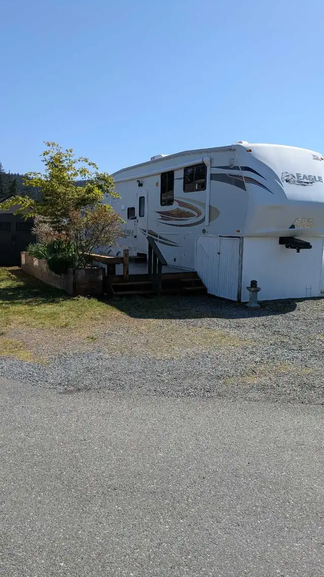 2011 Jayco 5th Wheel - Photo 4