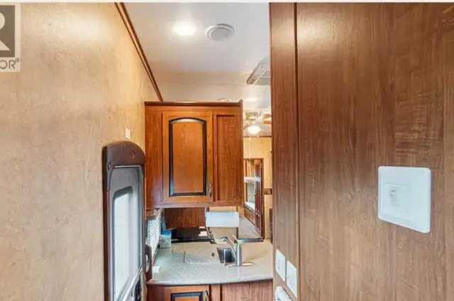 2011 Jayco 5th Wheel - Photo 6