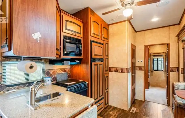 2011 Jayco 5th Wheel - Photo 7