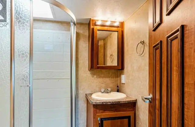 2011 Jayco 5th Wheel - Photo 9