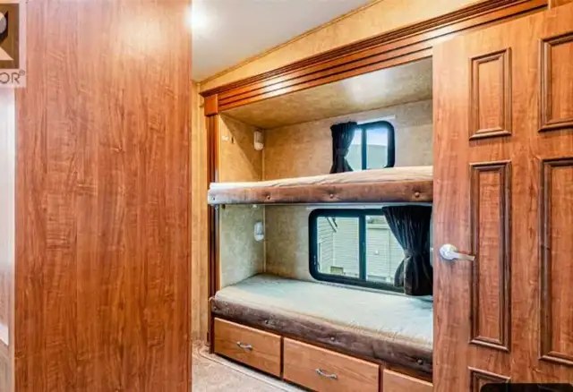 2011 Jayco 5th Wheel - Photo 10