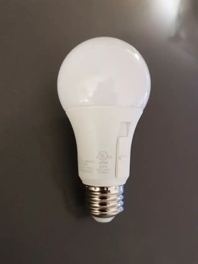 Brand New Voltage Adjustable LED Bulbs ( 2700K-5000K) - Photo 2