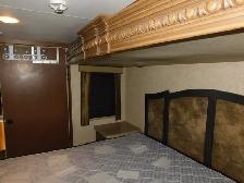 2012 Landmark LM San Antonio 40 ft 11 in. 5th wheel - Photo 4