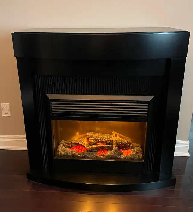 Dimplex Electric Fireplace – Modern Mantel – Like New