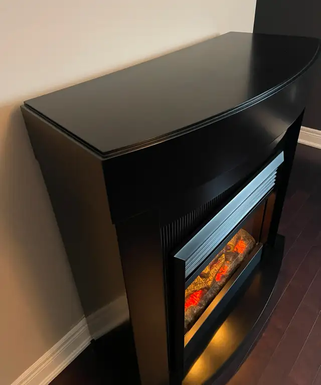 Dimplex Electric Fireplace – Modern Mantel – Like New - Photo 3