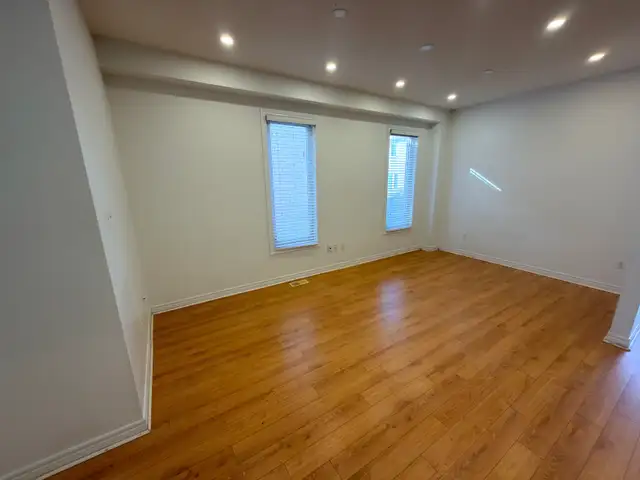 Semi Detached For Rent Brampton - Photo 2