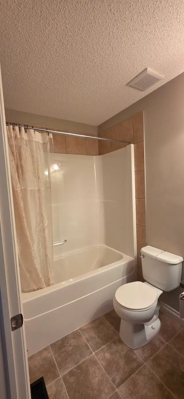 3 Bedroom Half Duplex for Rent in Spruce Grove, AB. - Photo 30