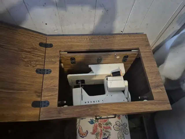 Singer 1872 Merritt Sewing Machine - Photo 3