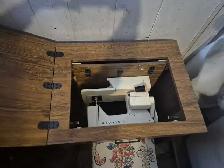 Singer 1872 Merritt Sewing Machine - Photo 3
