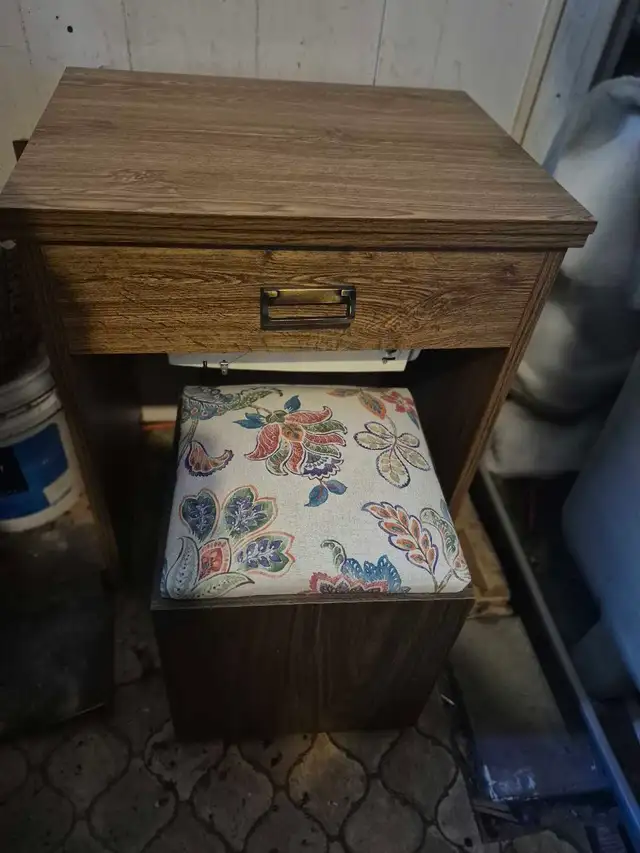 Singer 1872 Merritt Sewing Machine - Photo 4