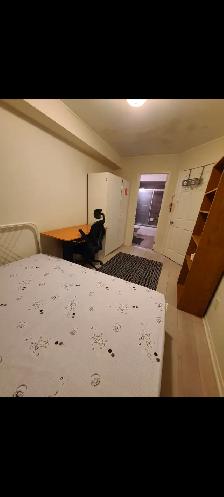 Rooms Minutes walk Finch west subway,  York U campus - Photo 6