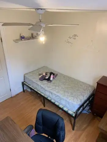 nice room close to University of windsor - Photo 6