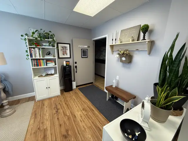 Beautiful Therapy/Professional Office for Rent – Private Waiting - Photo 5