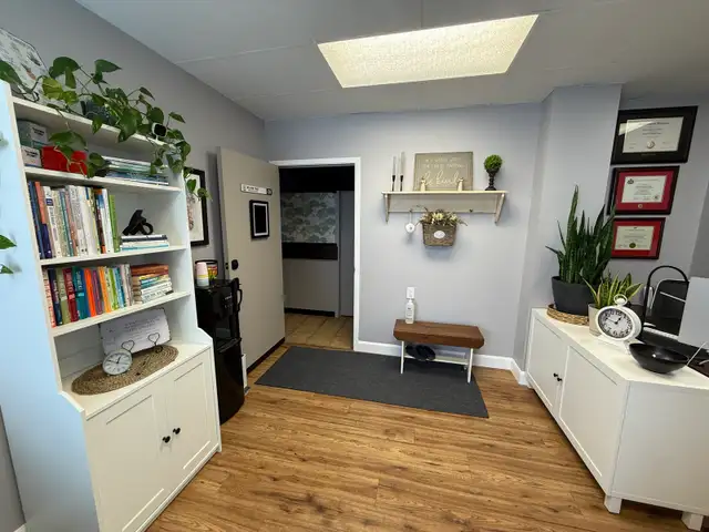Beautiful Therapy/Professional Office for Rent – Private Waiting - Photo 6