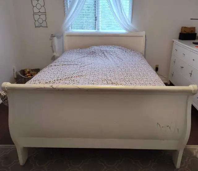 white queen size sleigh bed solid wood Pickering