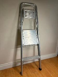2-Step Aluminum Step Ladder Folding Utility Ladder - Photo 4
