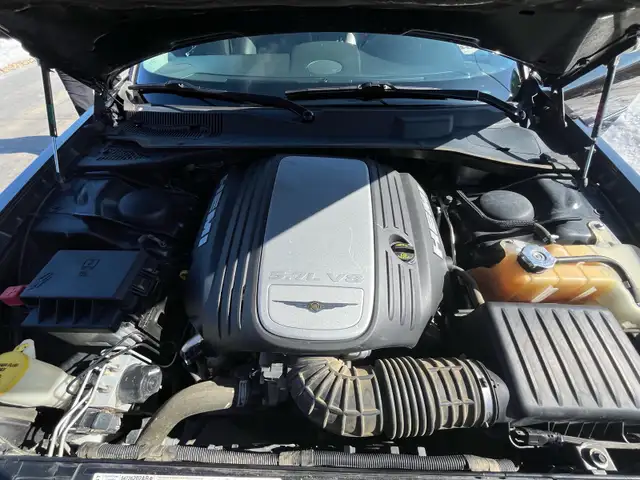 2005 Chrysler 300C - Photo 4