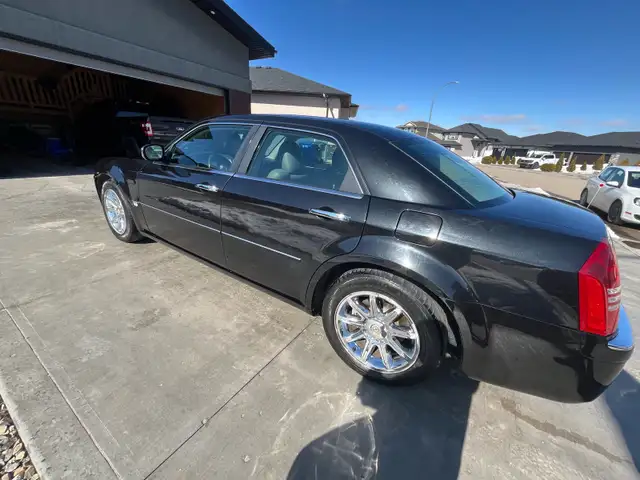 2005 Chrysler 300C - Photo 6