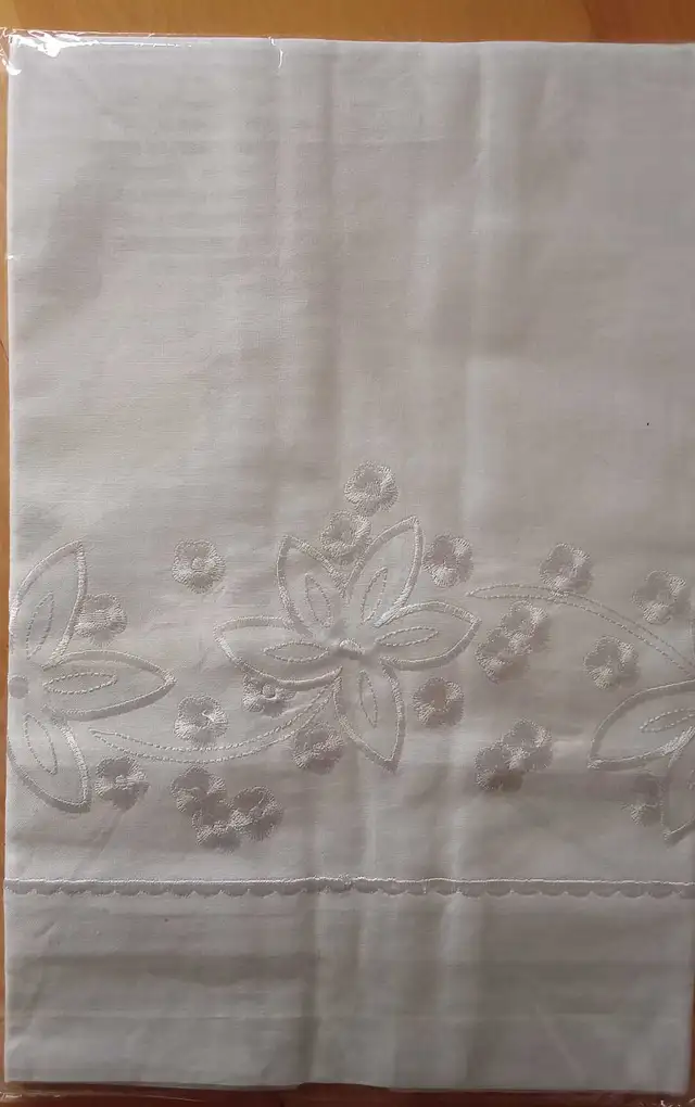 nappe neuve avec broderies rectangulaire 52 x 70 pouces - Photo 3