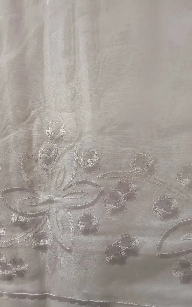 nappe neuve avec broderies rectangulaire 52 x 70 pouces - Photo 5