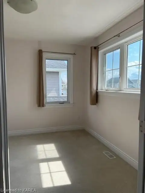 3 Bedroom, 3 Bathroom newer house available for Rent from 1 May - Photo 3