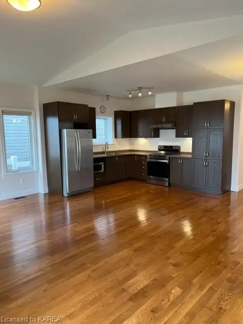 3 Bedroom, 3 Bathroom newer house available for Rent from 1 May - Photo 11