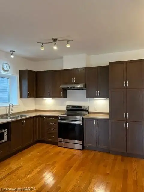 3 Bedroom, 3 Bathroom newer house available for Rent from 1 May - Photo 12