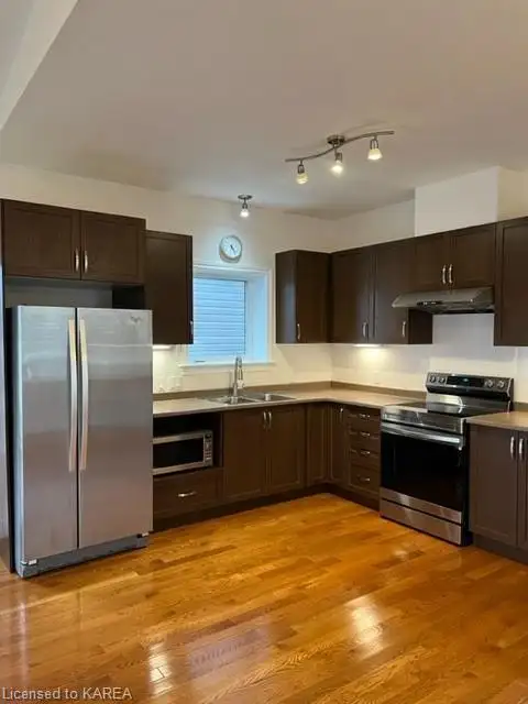 3 Bedroom, 3 Bathroom newer house available for Rent from 1 May - Photo 13