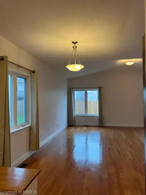3 Bedroom, 3 Bathroom newer house available for Rent from 1 May - Photo 15
