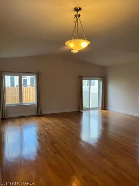 3 Bedroom, 3 Bathroom newer house available for Rent from 1 May - Photo 16