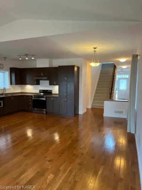 3 Bedroom, 3 Bathroom newer house available for Rent from 1 May - Photo 18
