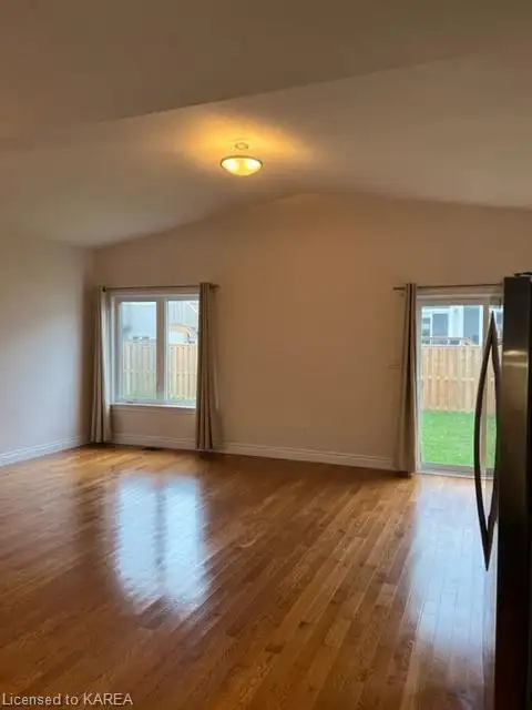 3 Bedroom, 3 Bathroom newer house available for Rent from 1 May - Photo 19