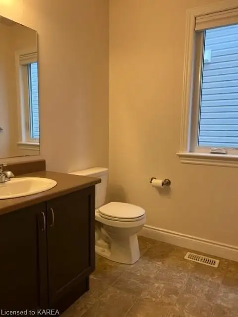 3 Bedroom, 3 Bathroom newer house available for Rent from 1 May - Photo 21