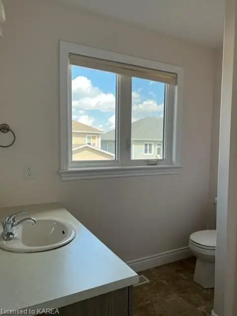 3 Bedroom, 3 Bathroom newer house available for Rent from 1 May - Photo 27