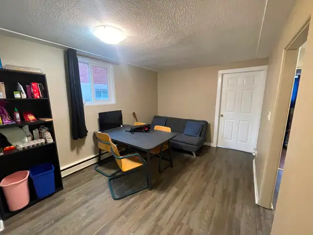 476 Albert St, Ready for May 1st! Minutes from Queens Campus! - Photo 2