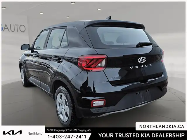 2022 Hyundai Venue Essential - Photo 2