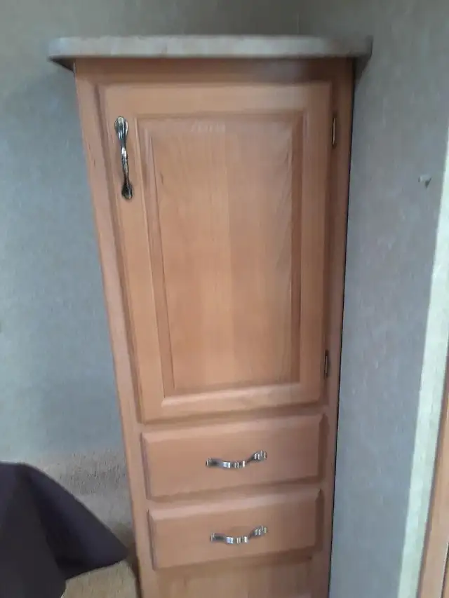 5th wheel trailer - Photo 2