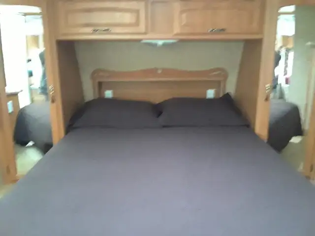 5th wheel trailer - Photo 5