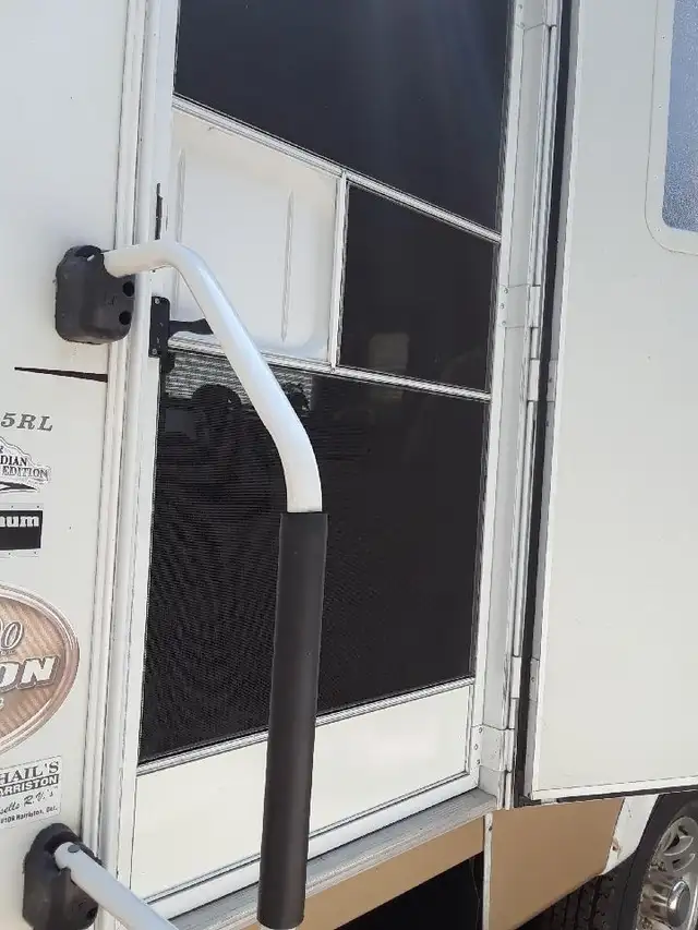 5th wheel trailer - Photo 7