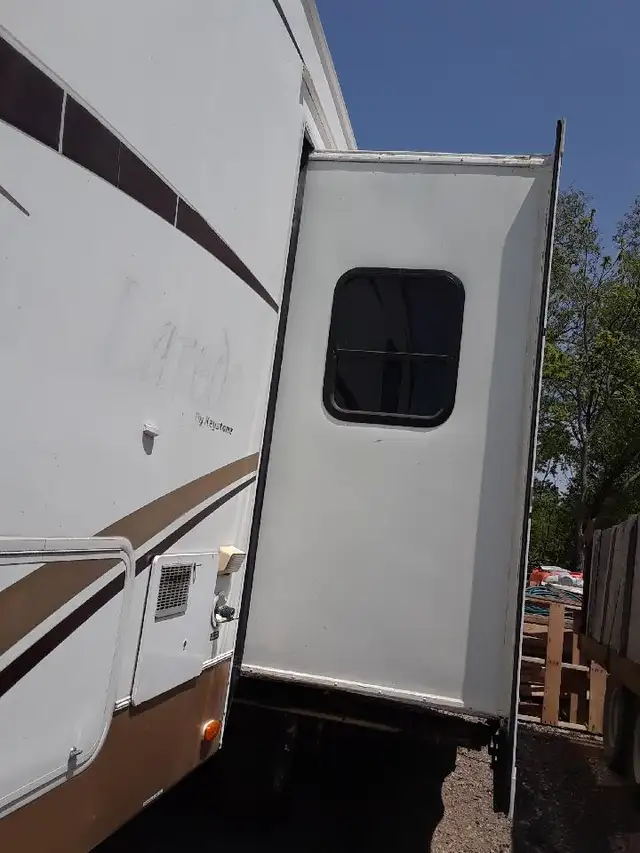 5th wheel trailer - Photo 8