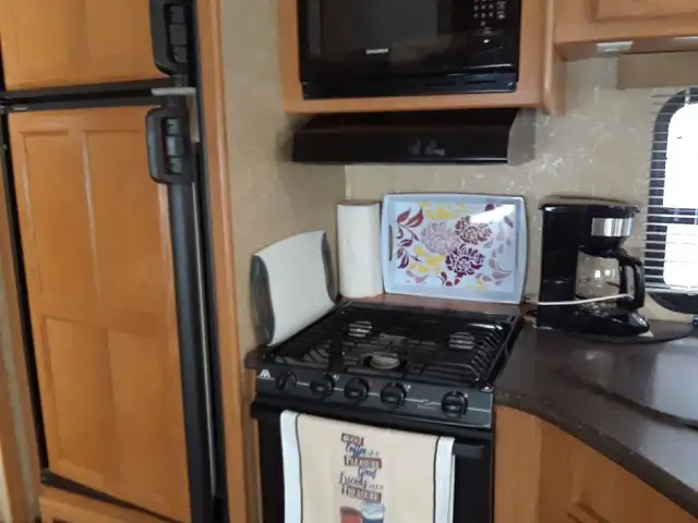 5th wheel trailer - Photo 10