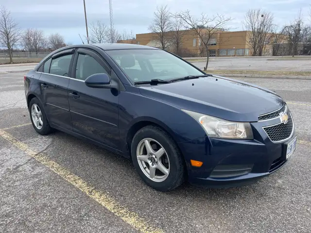2012 Chevy Cruze low kms no rust - Photo 2
