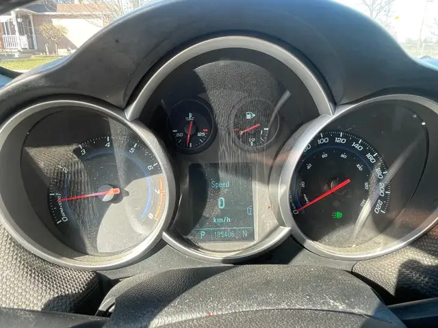 2012 Chevy Cruze low kms no rust - Photo 6