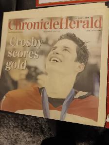 Sidney Crosby Team Canada McFarlane figure plus 3 Publications - Photo 3