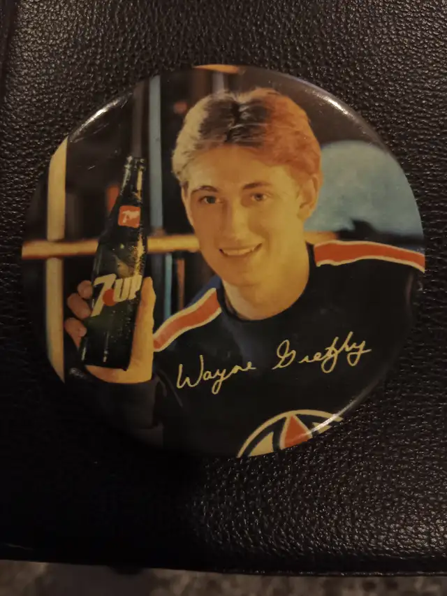 Vintage Wayne Gretzky 7 Up Pop Edmonton Oilers Pin