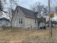 4 Bed 1.5 Bath & 3 Parkinh House for Lease