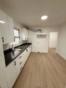 4 Bed 1.5 Bath & 3 Parkinh House for Lease - Photo 3