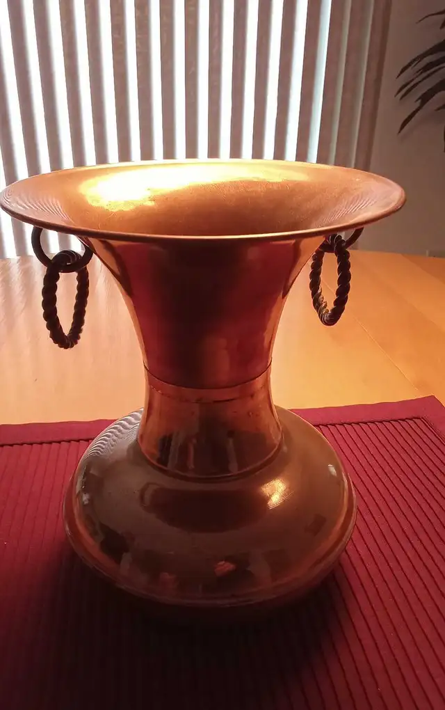 vintage vase/pot en cuivre décoratif pour fleurs ou autres