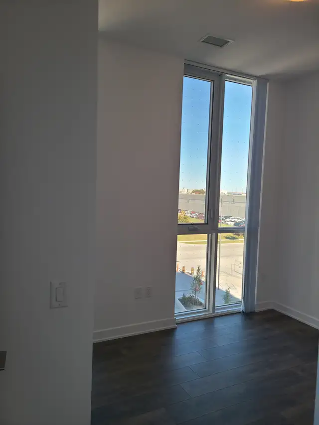 Condo Near Vaughan Subway for rent - Photo 9